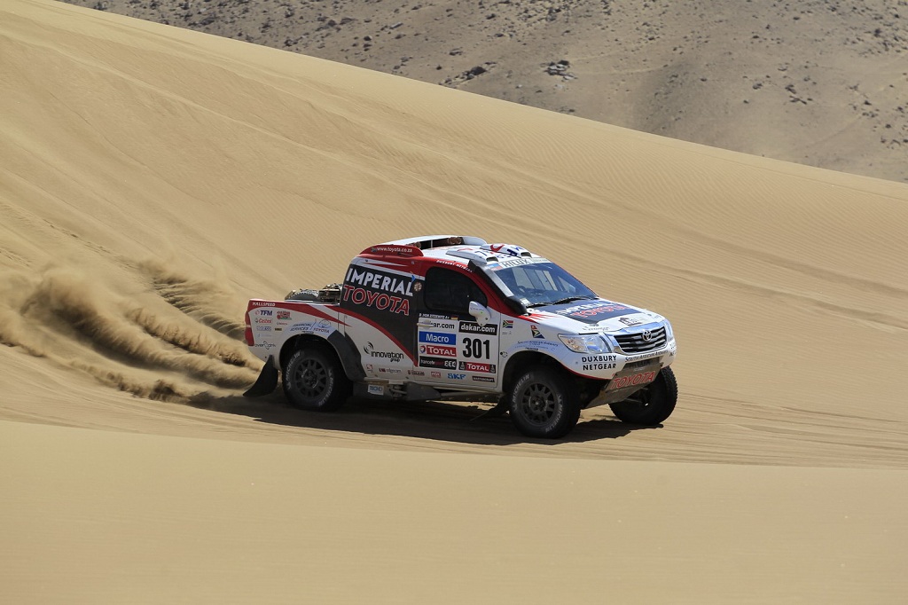 Toyota-Well-Placed-At-Halway-Point-2013-Dakar (4)