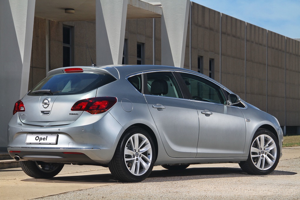 2013-Opel-Astra-Hatch (2)