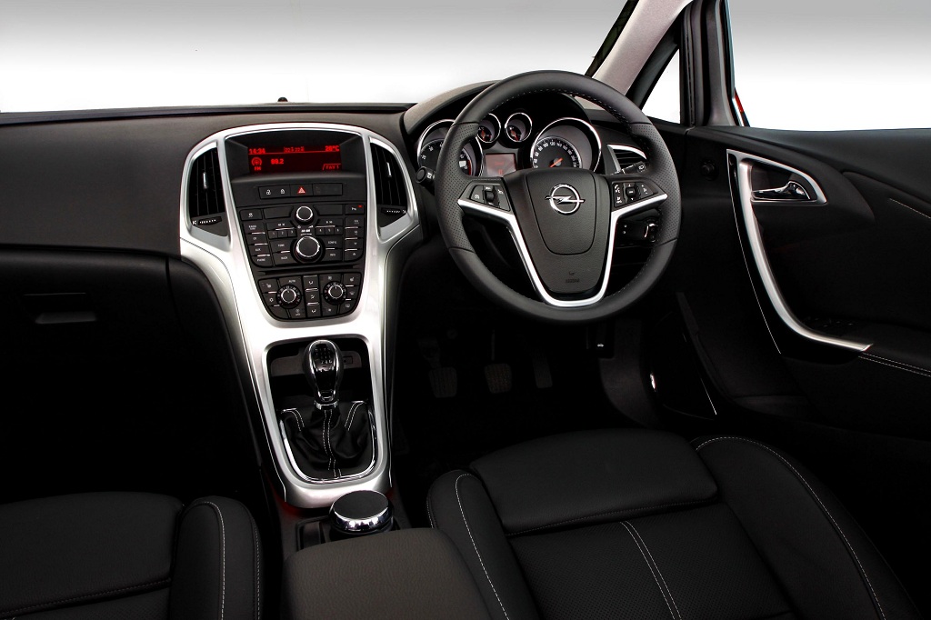 2013-Opel-Astra-Hatch (4)