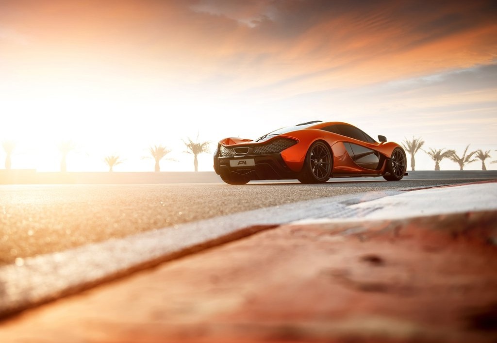 McLaren-P1-In-Bahrain (1)