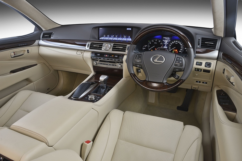 Lexus-LS460 (5)