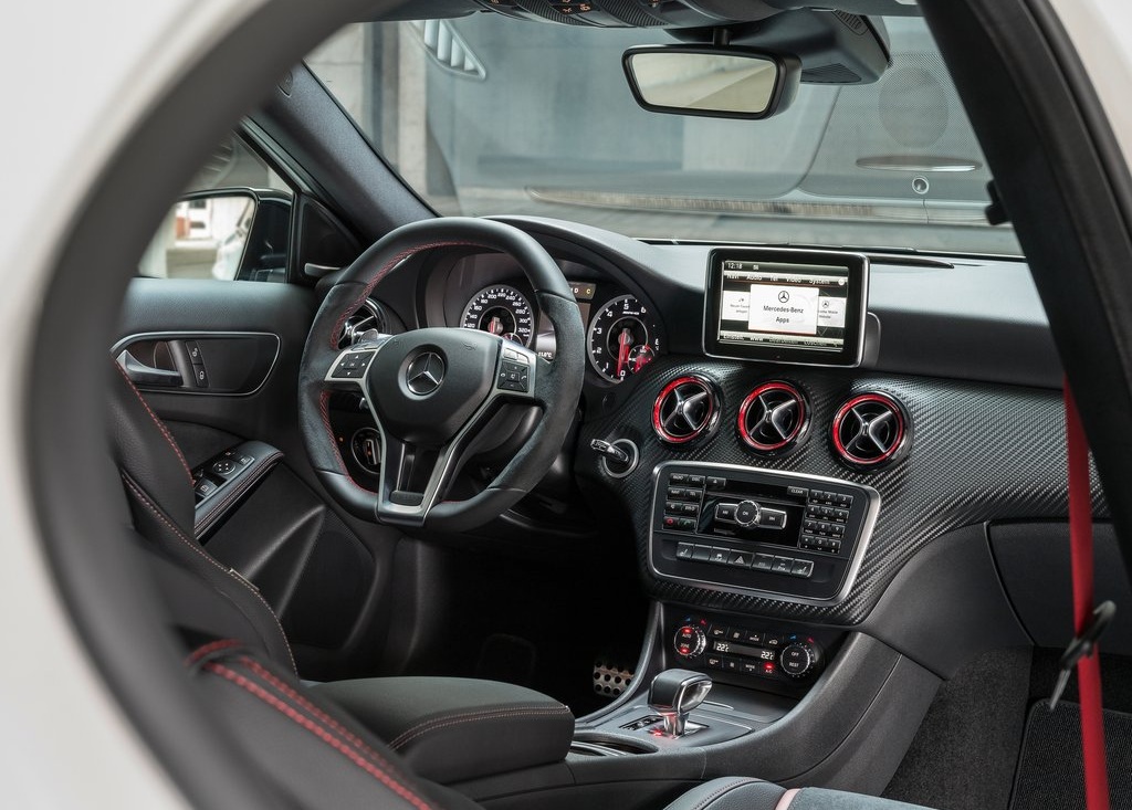 Mercedes-Benz-A45-AMG (2)
