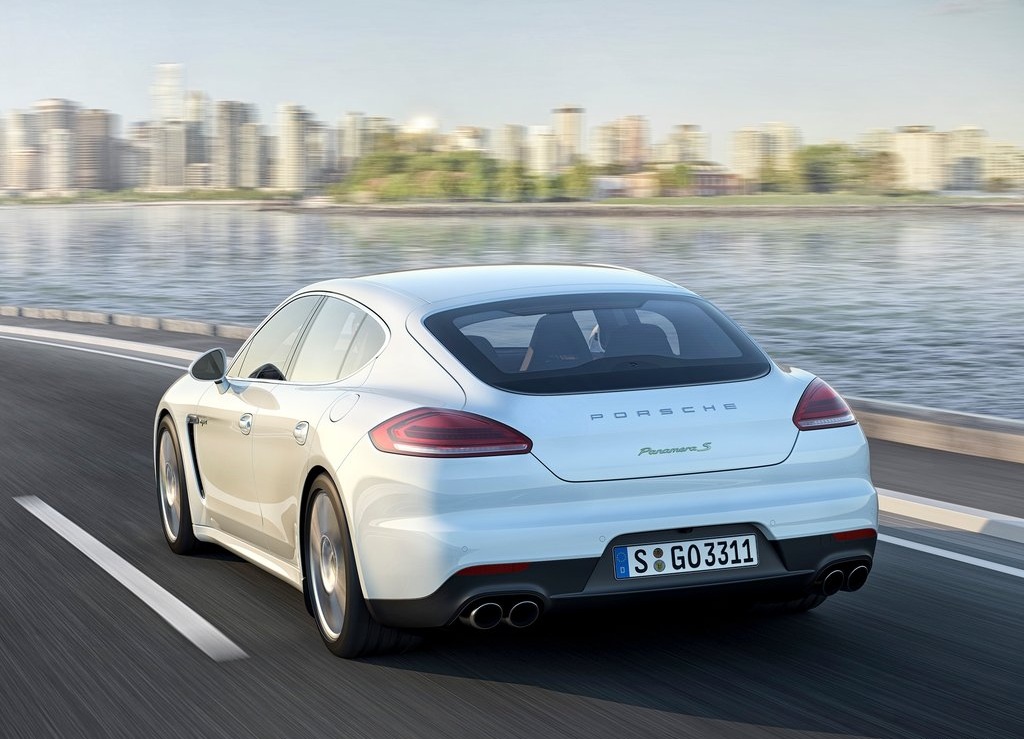 2013-Porsche-Panamera (1)