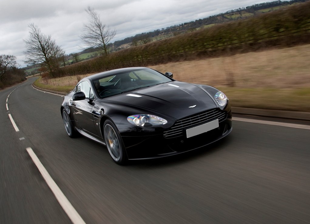 Aston-Martin-V8-Vantage (1)