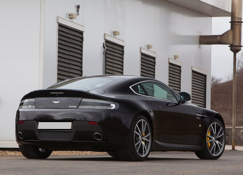 Aston-Martin-V8-Vantage (3)