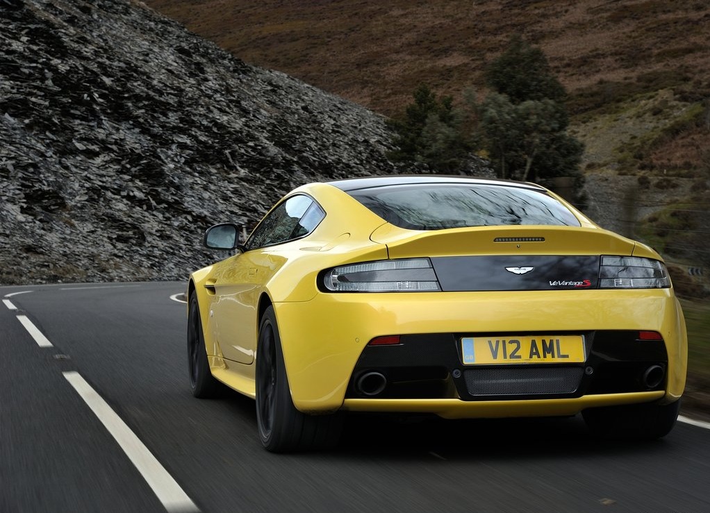 Aston-Martin-V12-Vantage-S (1)