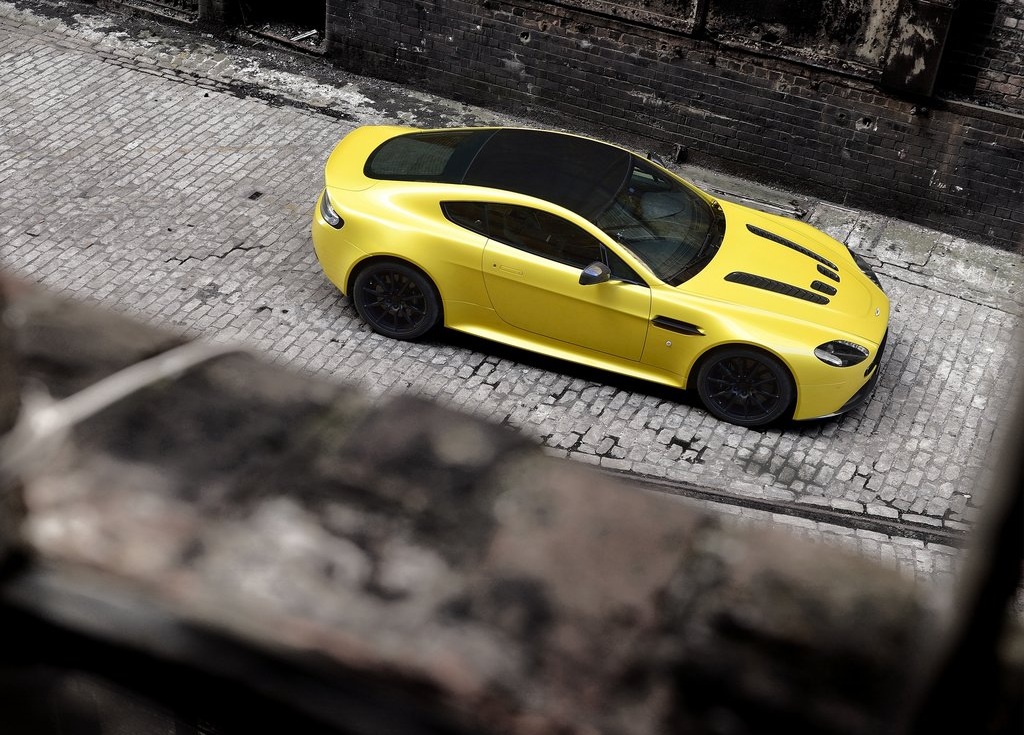 Aston-Martin-V12-Vantage-S (2)