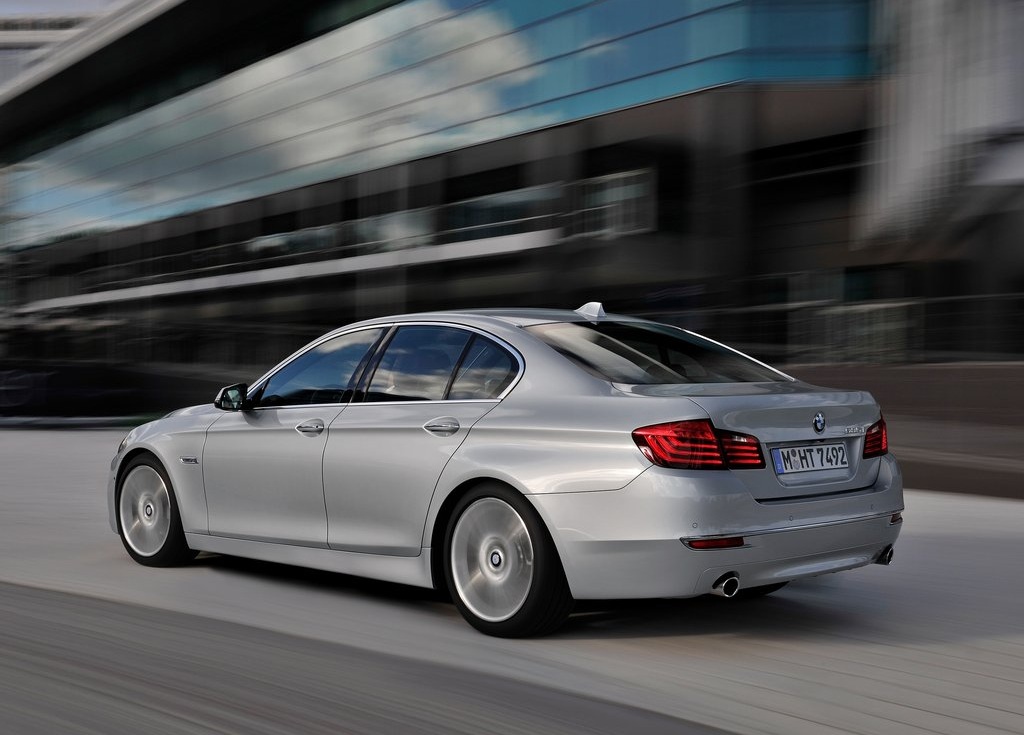 BMW-5-Series(4)