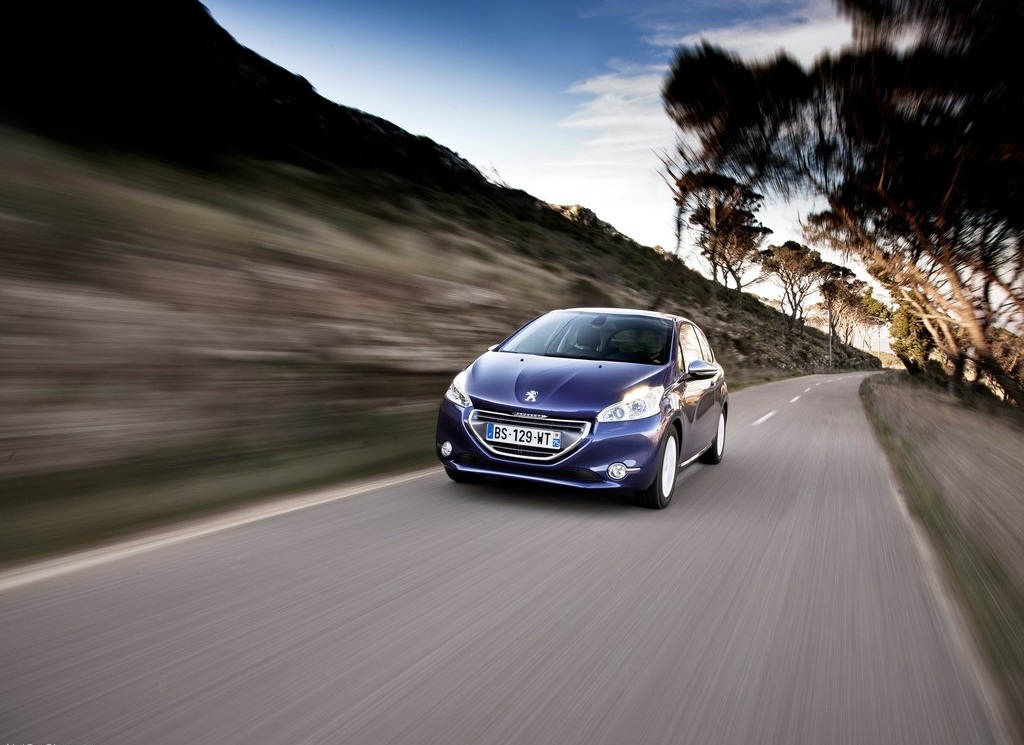 Peugeot-208-Economy-Run (3)