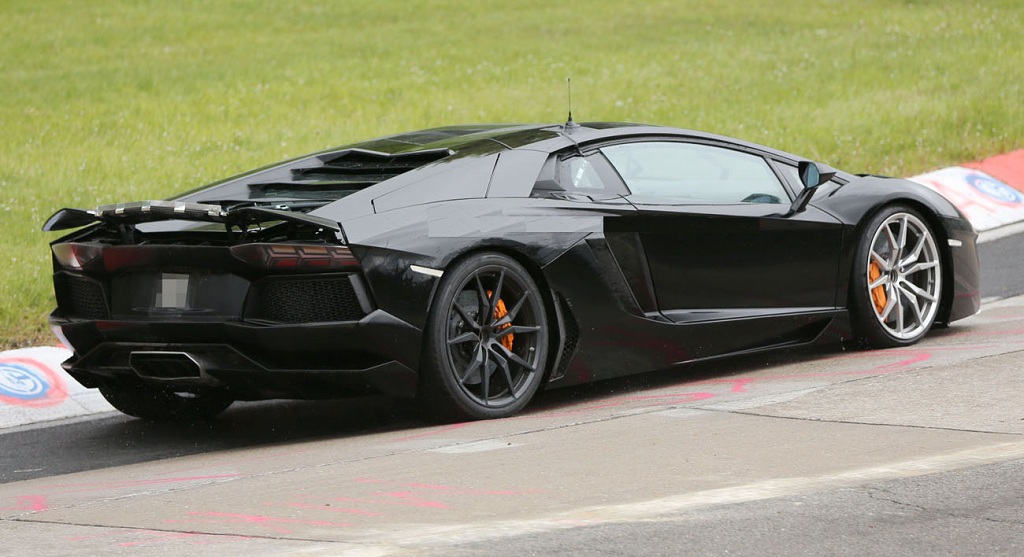 spy-shots-lamborghini-aventador-sv (1)