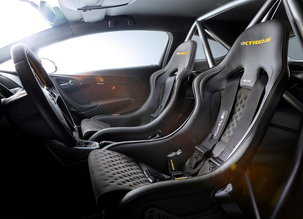 Opel-Astra-OPC-Extreme (2)