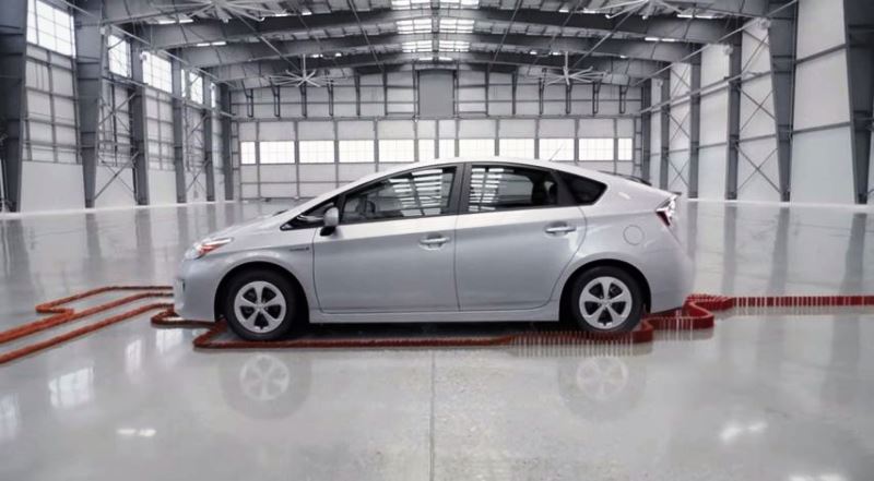 Toyota_Dominoes