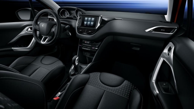 Peugeot 208 (6)
