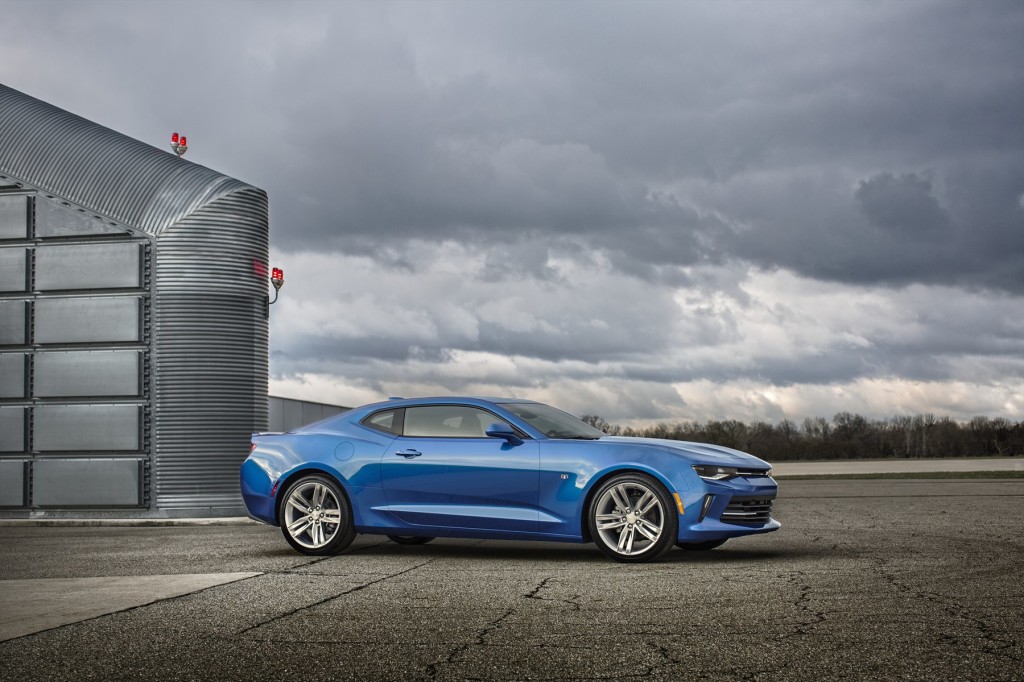 2016-chevrolet-camaro-rs-007_1800x1800-396038