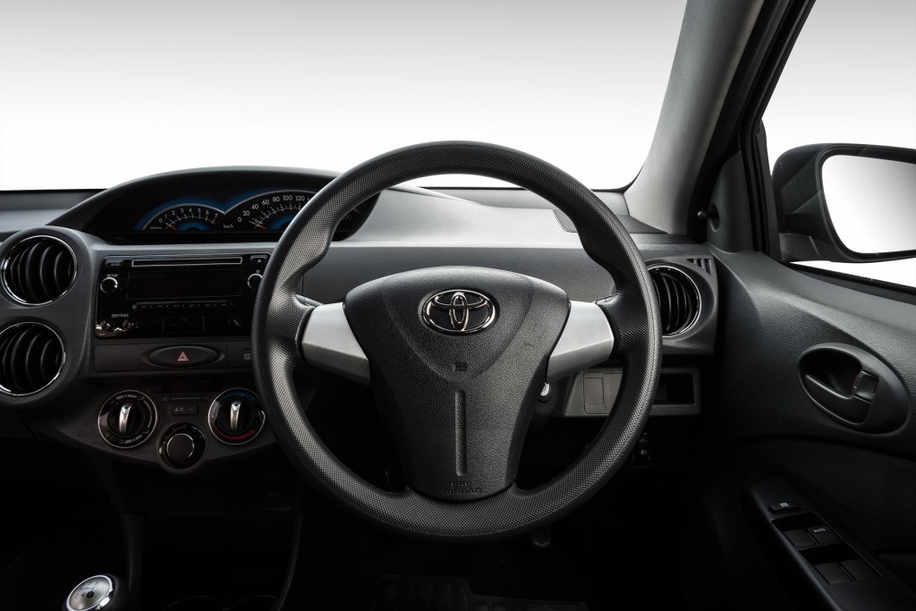 Toyota Etios (6)