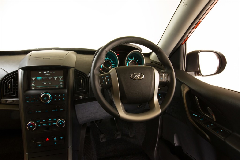 Mahindra XUV500 (6)