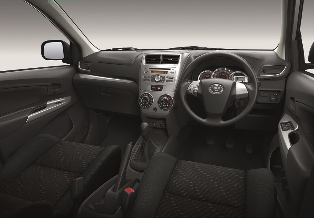 Toyota Avanza (4)
