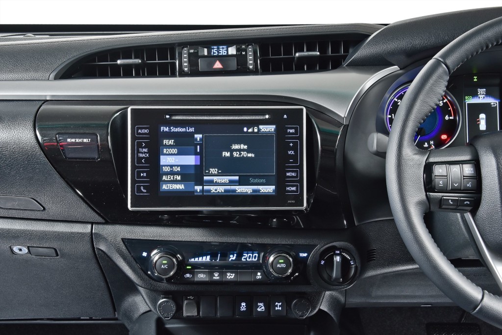 Toyota Hilux 2016 (5)