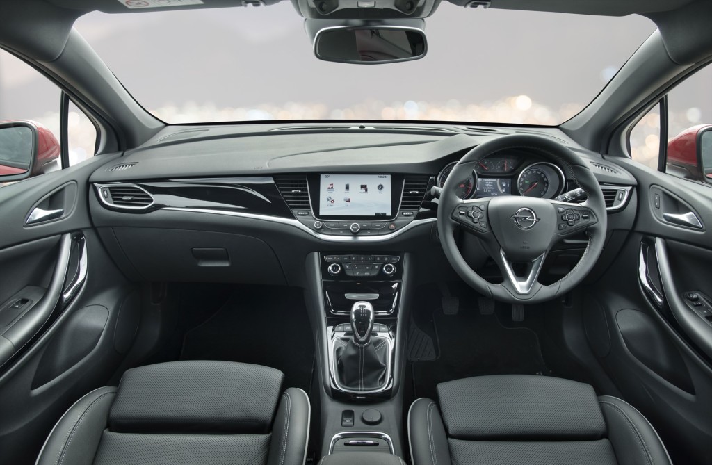 Opel Astra Sport (8)