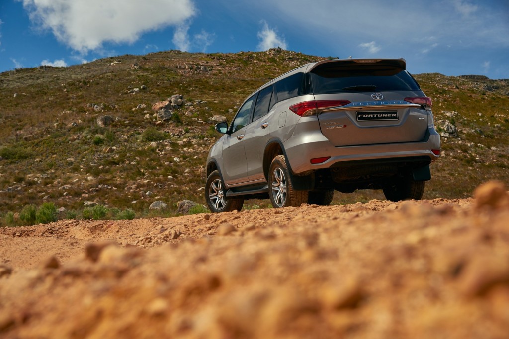 Toyota Fortuner (3)