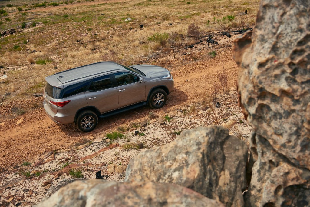 Toyota Fortuner (5)