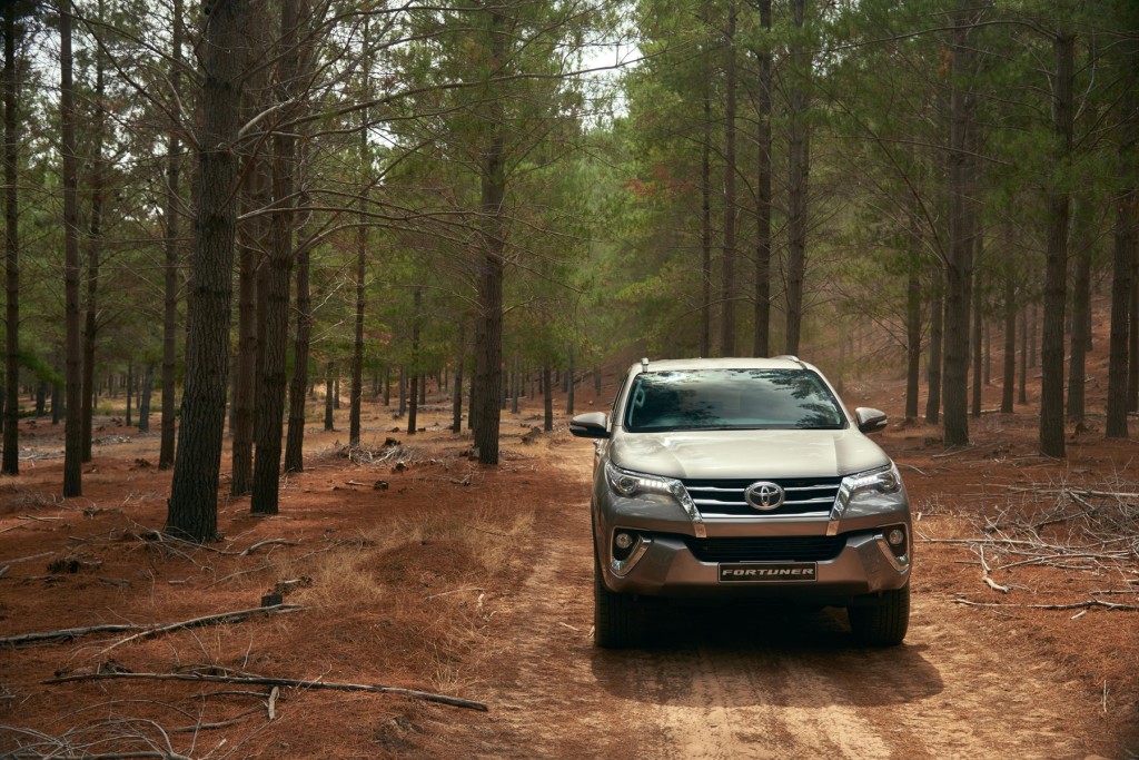 Toyota Fortuner (6)
