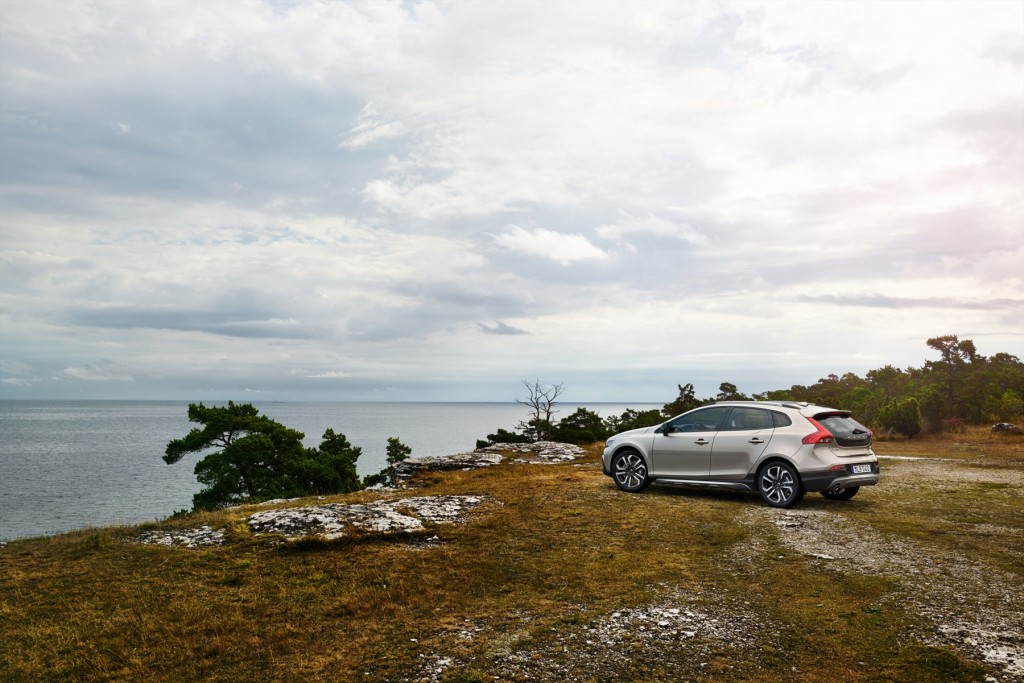 068-new-volvo-v40-cross-country_1800x1800