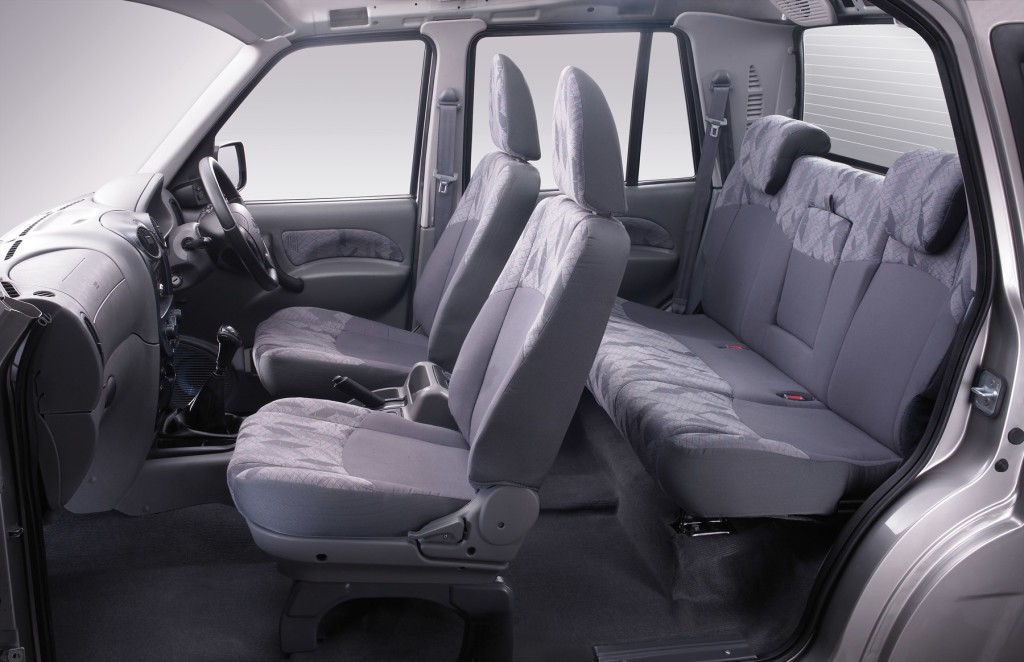scorpio-pik-up-dc-seating-300-dpi-rgb_1800x1800