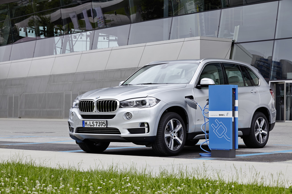 p90188029_highres_the-new-bmw-x5-with