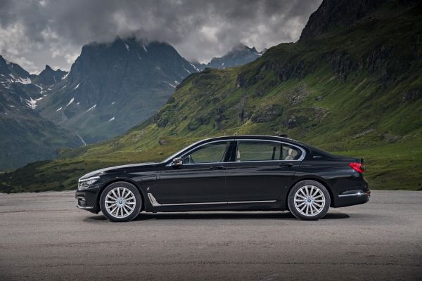 p90226931_lowres_bmw-740le-xdrive-ipe