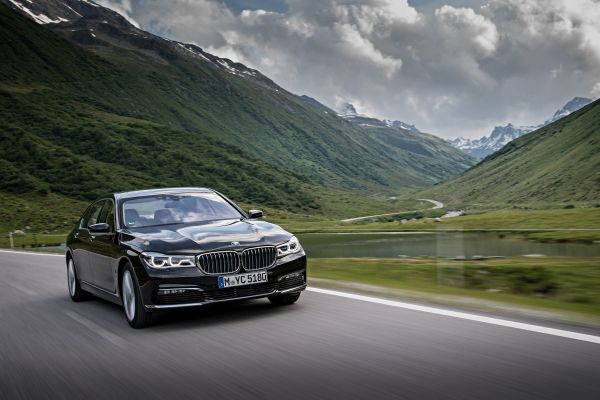 p90226956_lowres_bmw-740le-xdrive-ipe