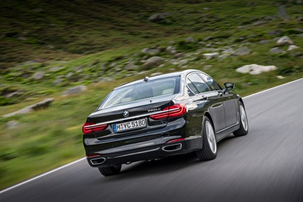 p90226962_lowres_bmw-740le-xdrive-ipe